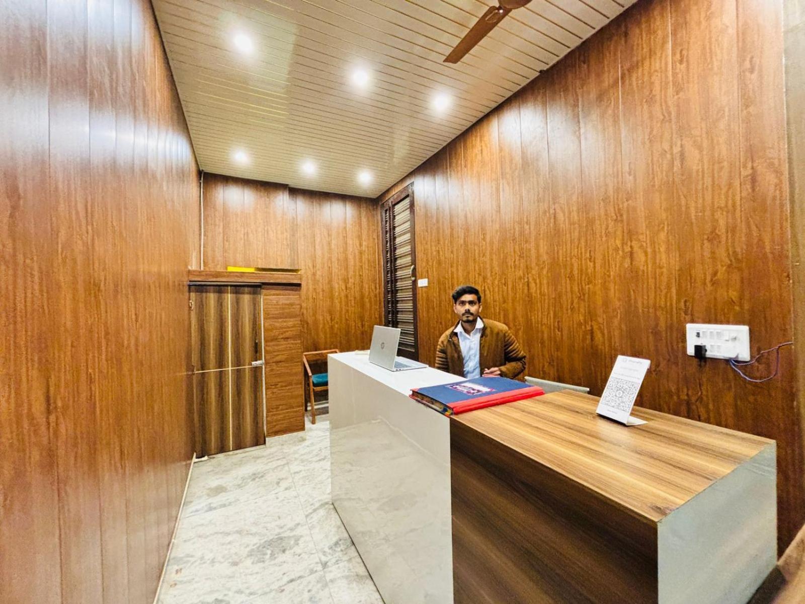 Hotel Vegas Corporate Suites Noida Exterior photo